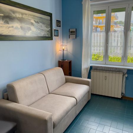 Casa Carlotta Apartment San Bartolomeo Al Mare Bagian luar foto